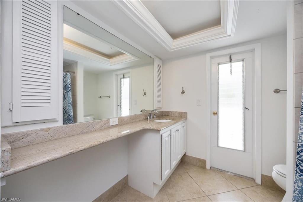 389 Country Club LN