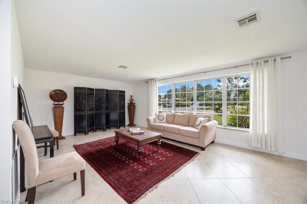 389 Country Club LN
