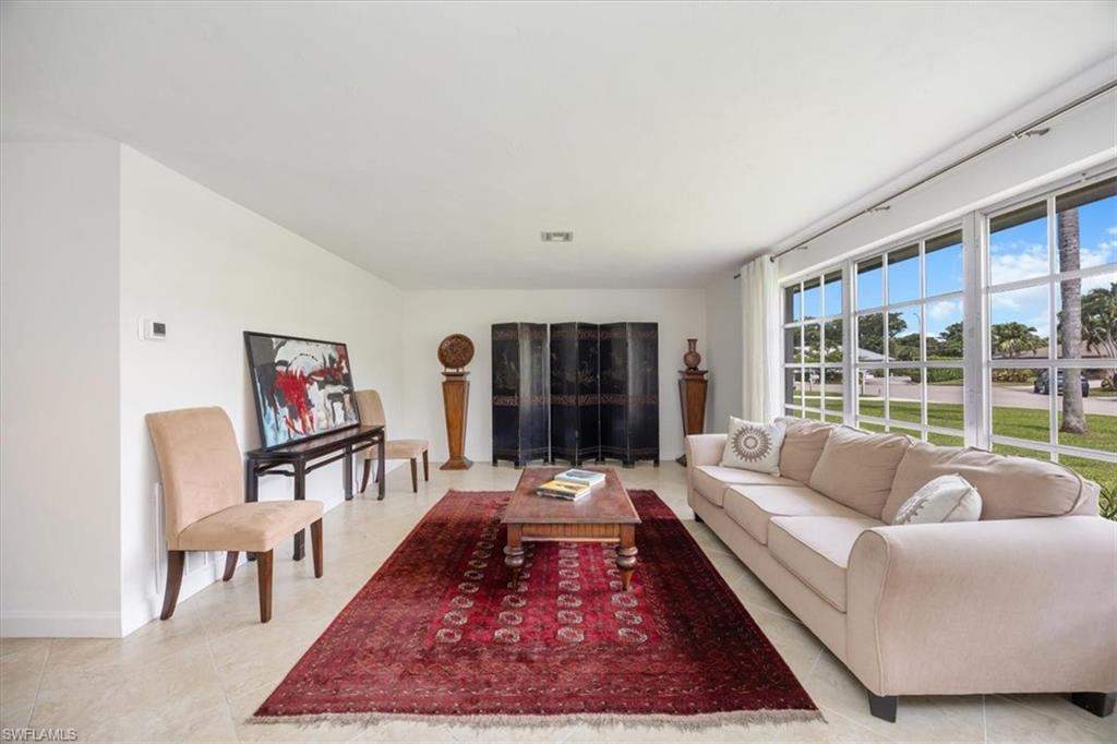 389 Country Club LN