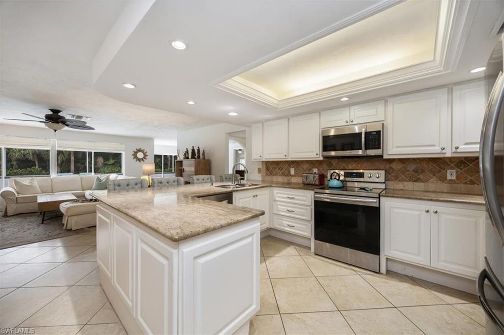 389 Country Club LN