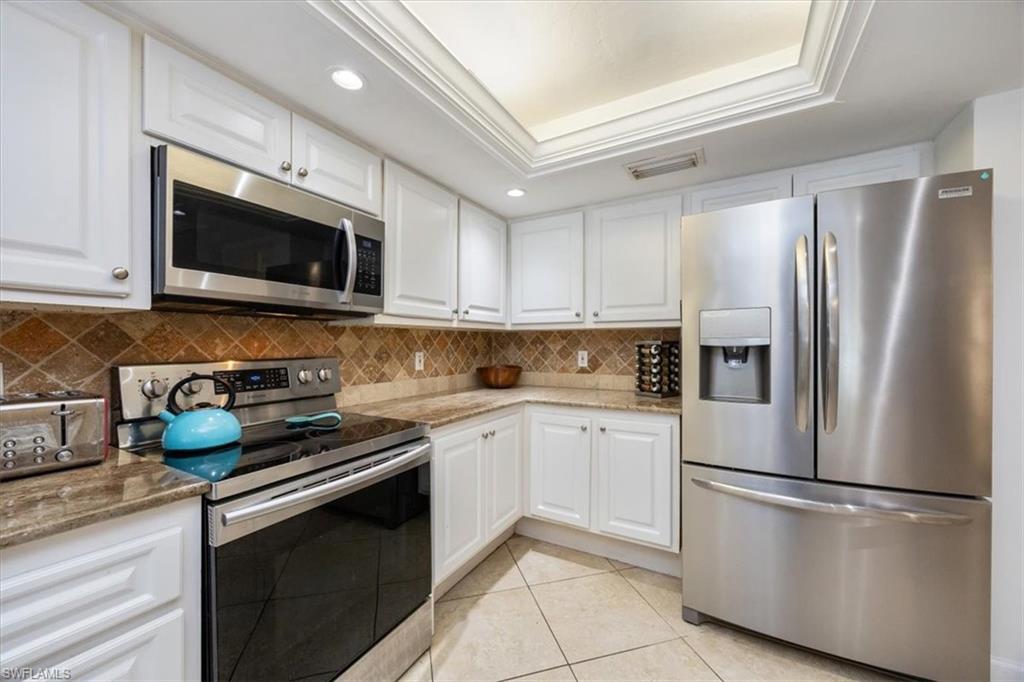 389 Country Club LN