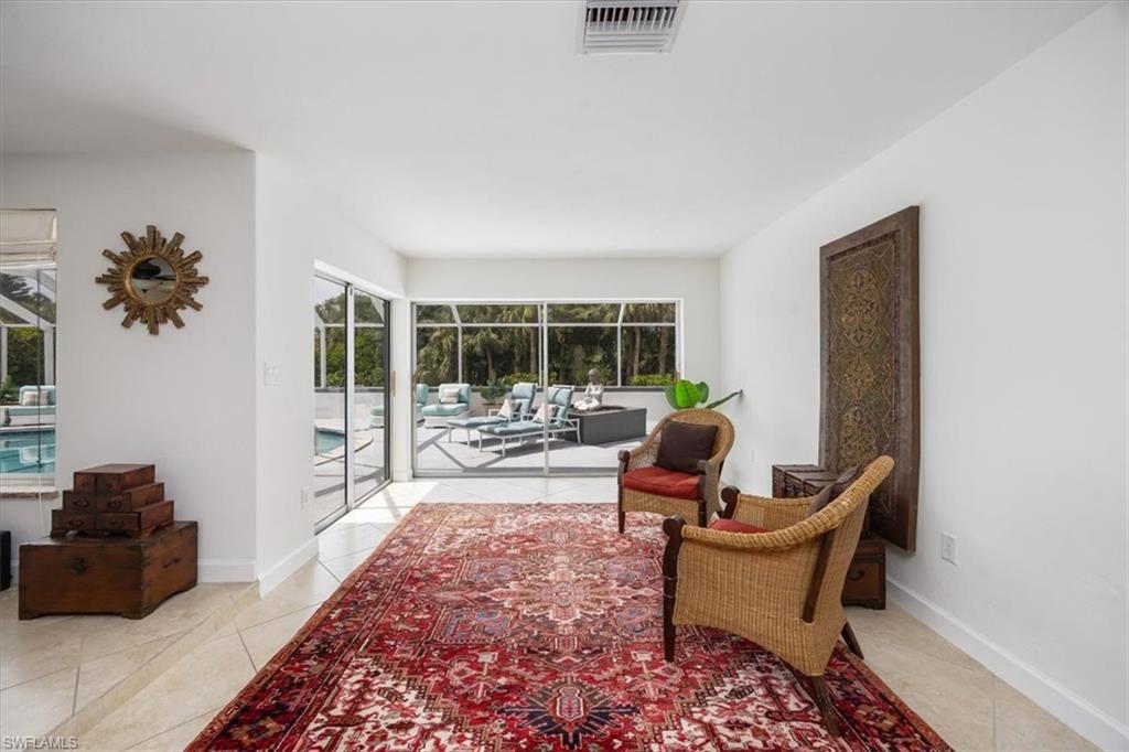 389 Country Club LN