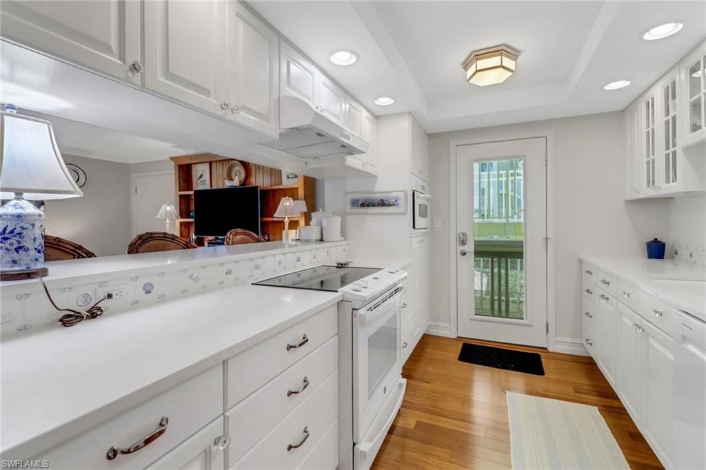 2850 Gulf Shore BLVD N # 203