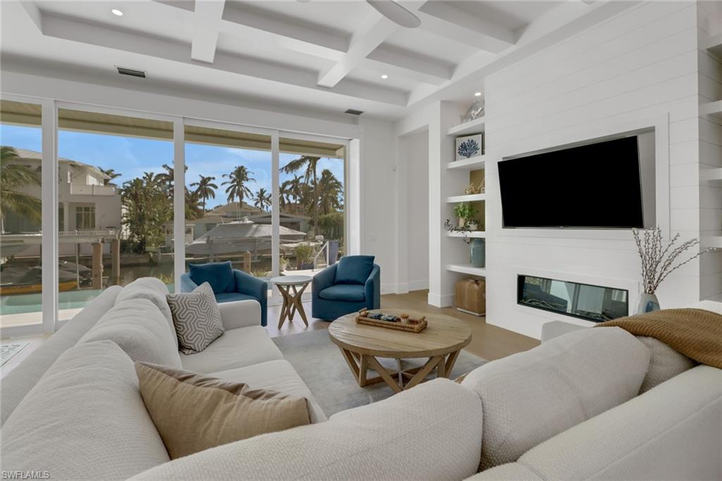 1300 Cobia CT, NAPLES