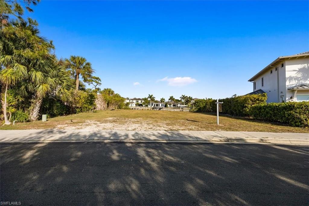 1895 Gordon River LN