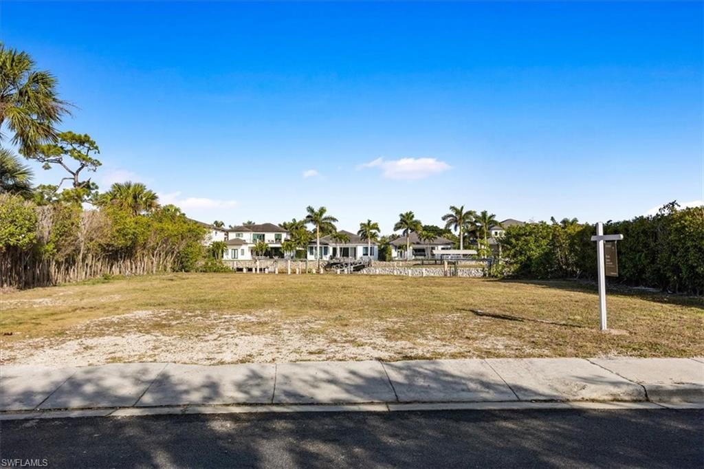 1895 Gordon River LN