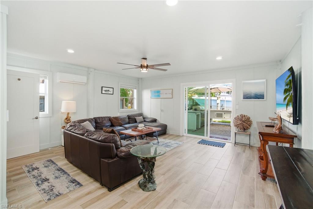 1286 Venetian WAY
