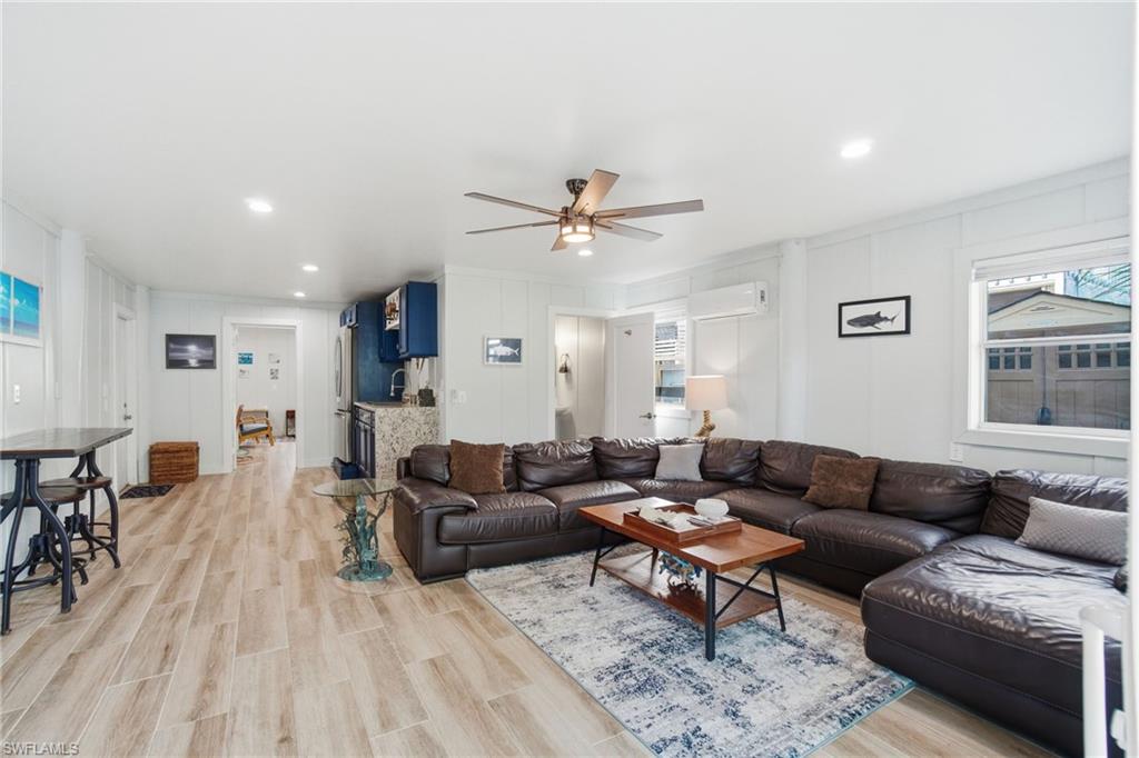 1286 Venetian WAY