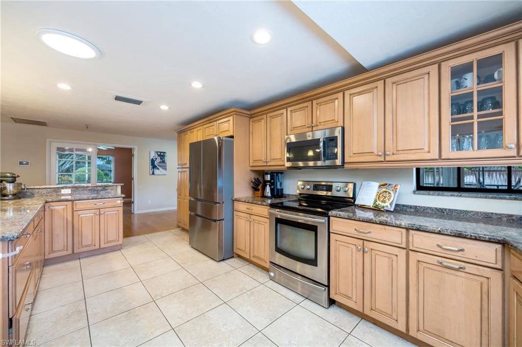 216 Willoughby DR