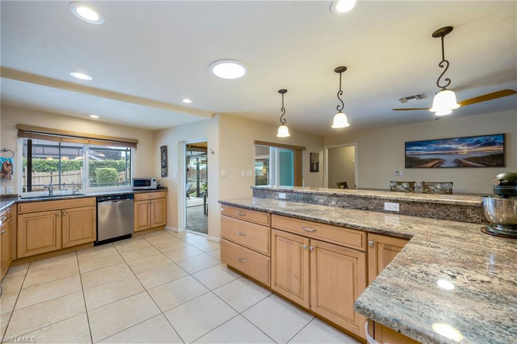 216 Willoughby DR