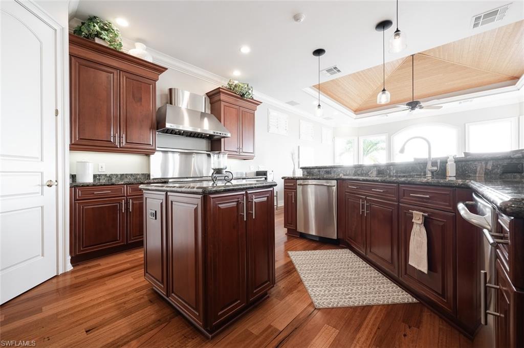 1942 KINGFISH RD