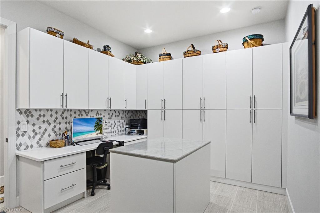 16284 Camden Lakes CIR