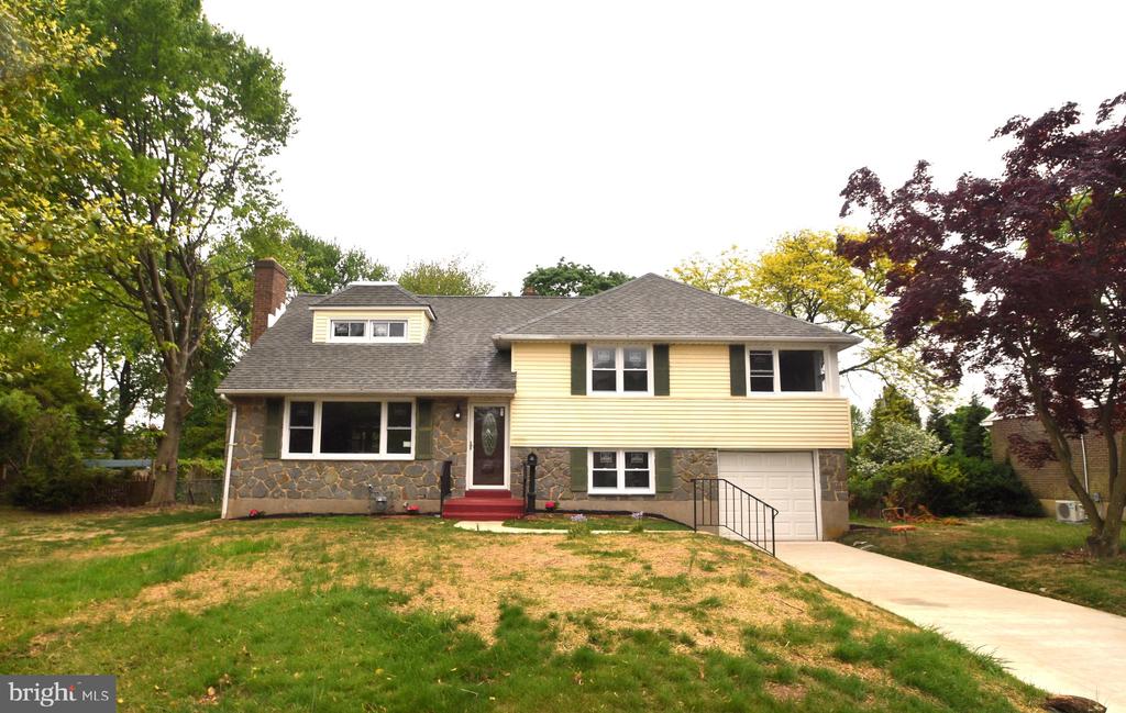1818 FLORAL DRIVE