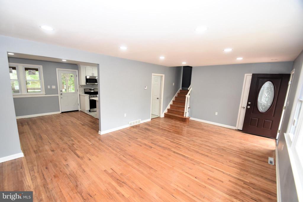 1818 FLORAL DRIVE