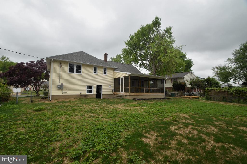 1818 FLORAL DRIVE