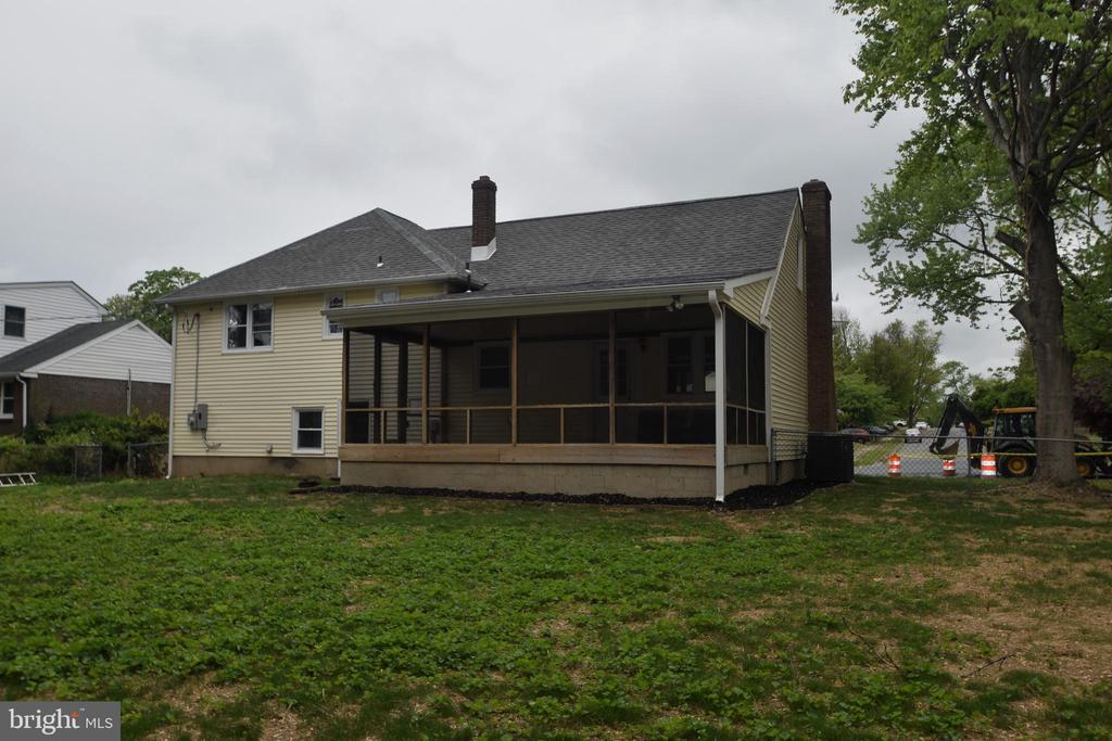 1818 FLORAL DRIVE