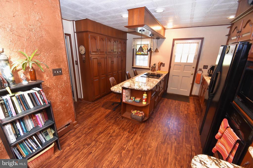212 WEDGEWOOD ROAD