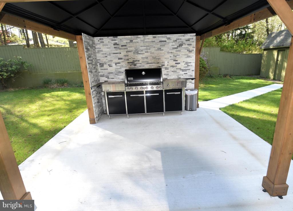 212 WEDGEWOOD ROAD