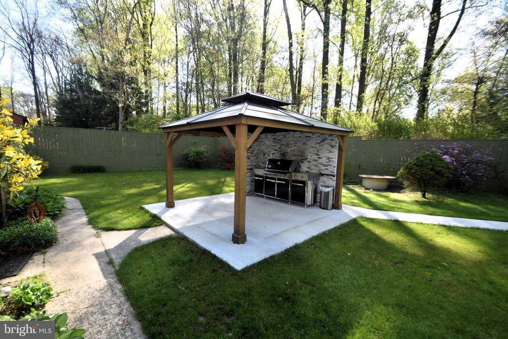 212 WEDGEWOOD ROAD