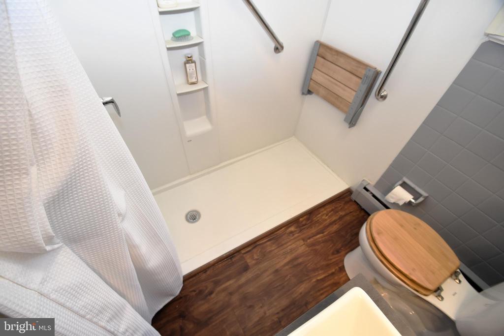 212 WEDGEWOOD ROAD