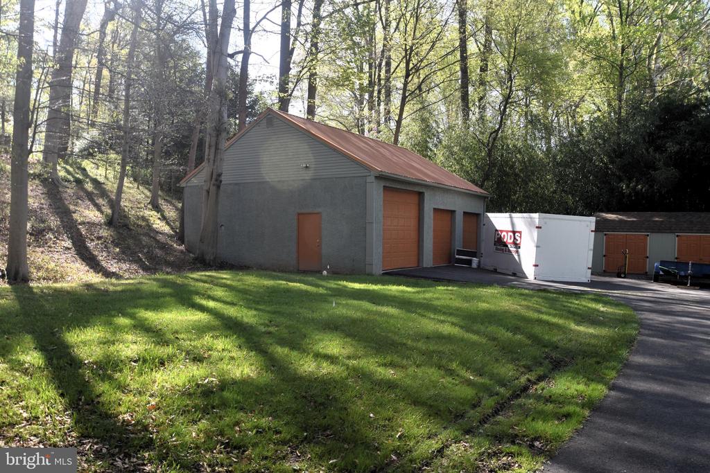 212 WEDGEWOOD ROAD