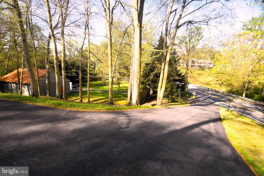 212 WEDGEWOOD ROAD