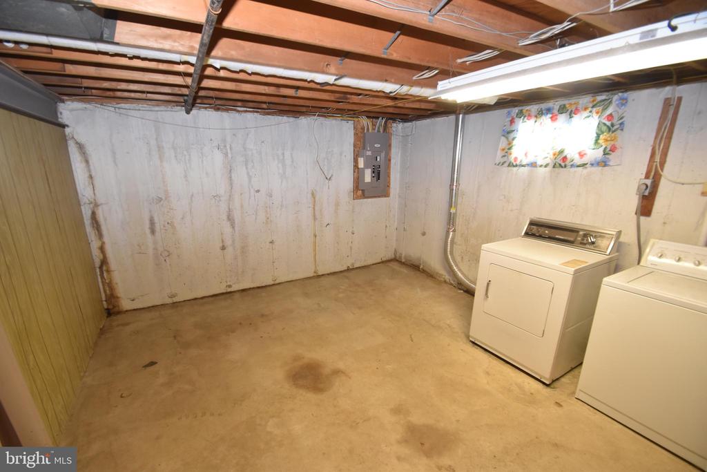 1105 RALPH ROAD