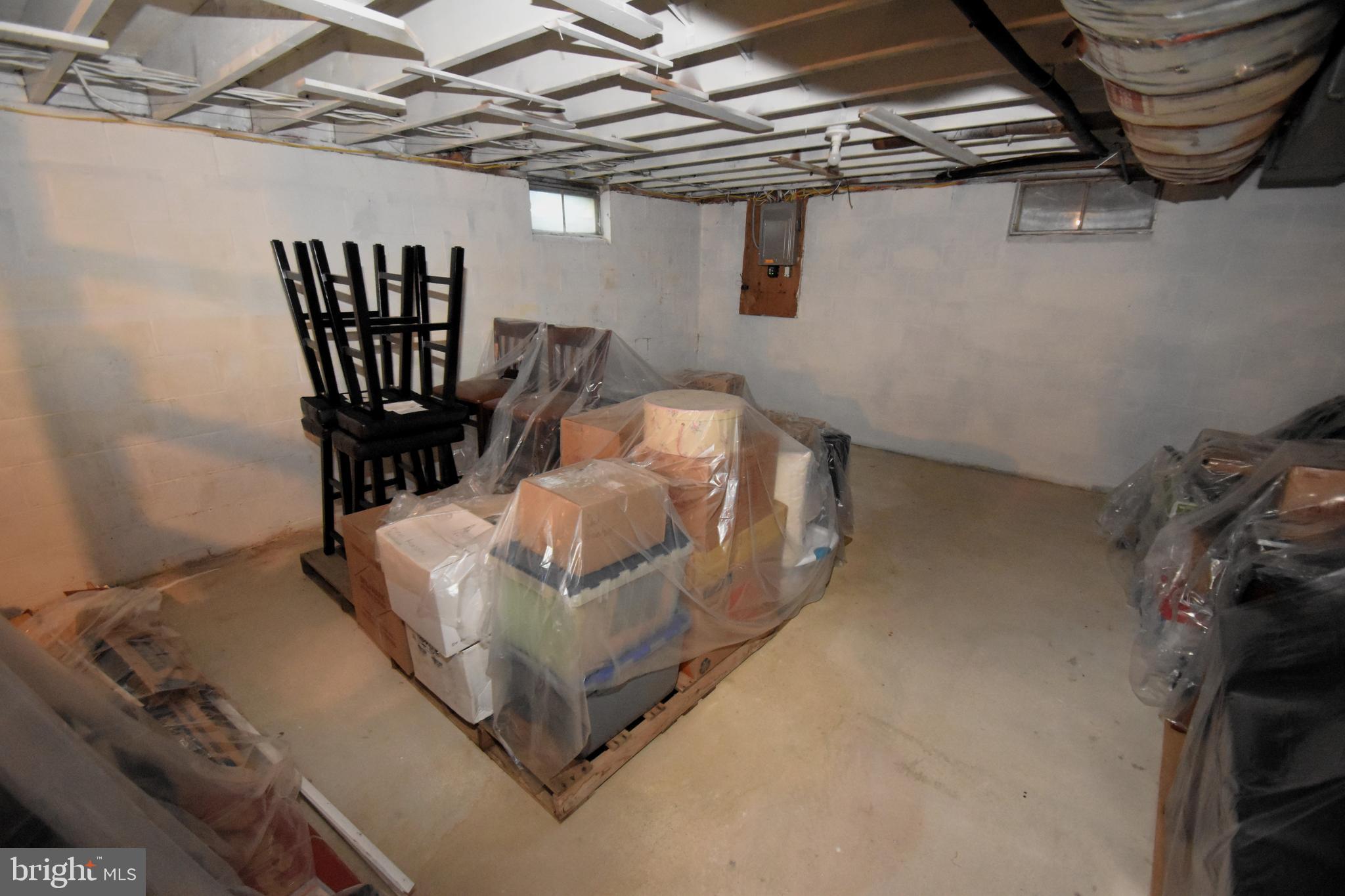 10 CASIMIR COURT