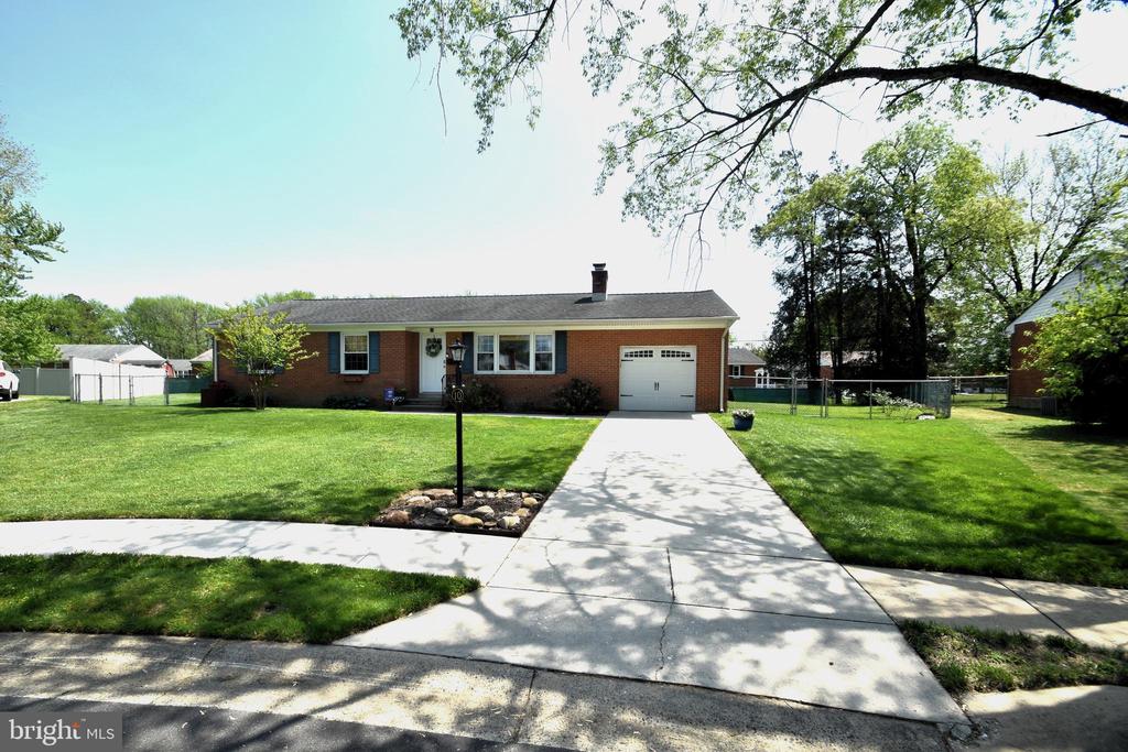 10 CASIMIR COURT