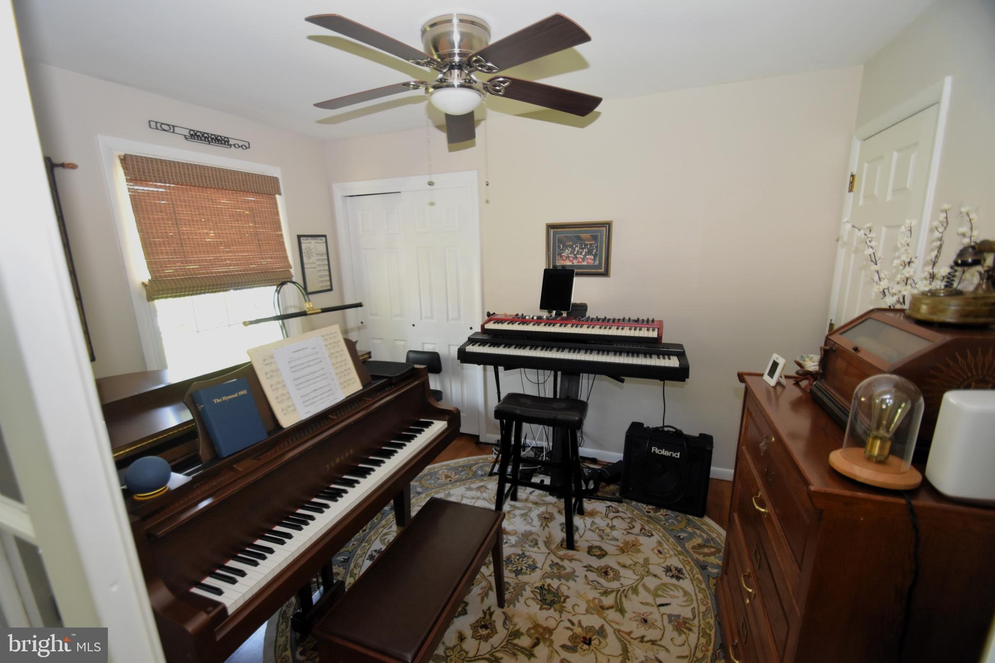 10 CASIMIR COURT