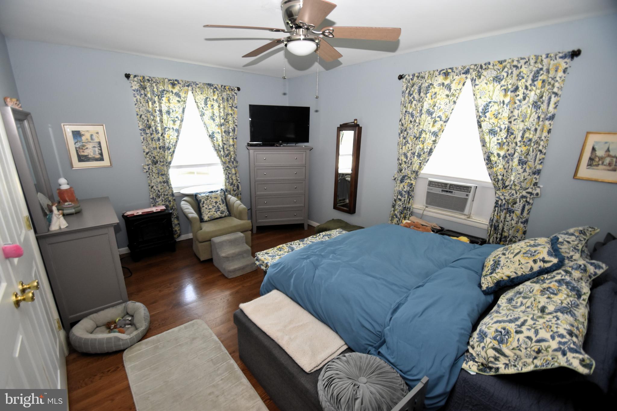 10 CASIMIR COURT