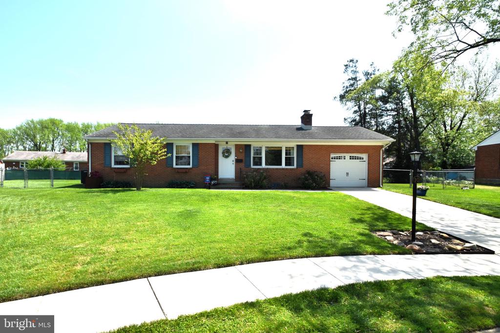 10 CASIMIR COURT