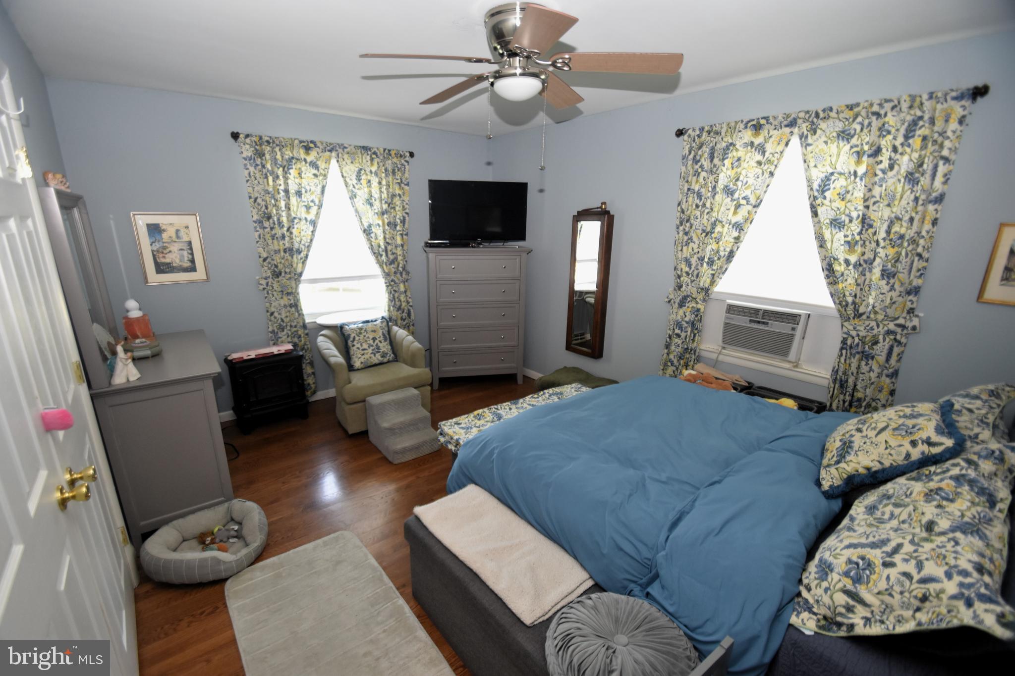 10 CASIMIR COURT