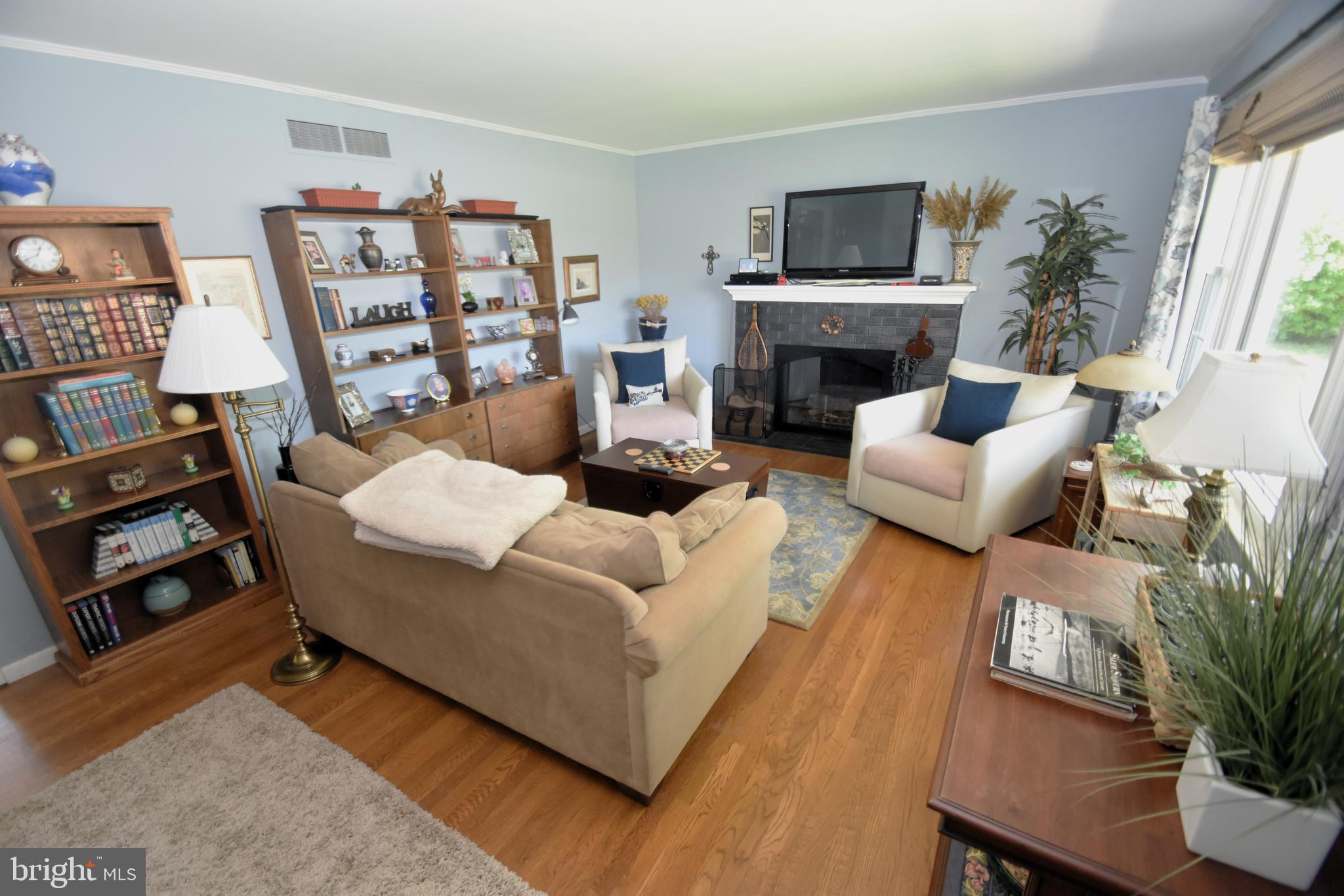 10 CASIMIR COURT