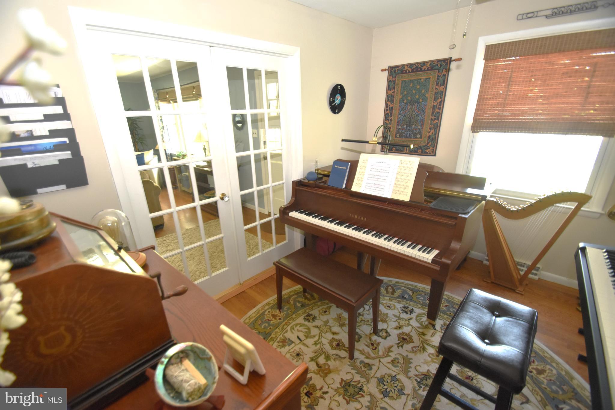 10 CASIMIR COURT