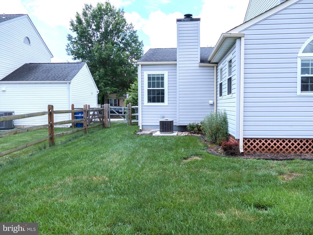 17 W VIOLETTE DRIVE