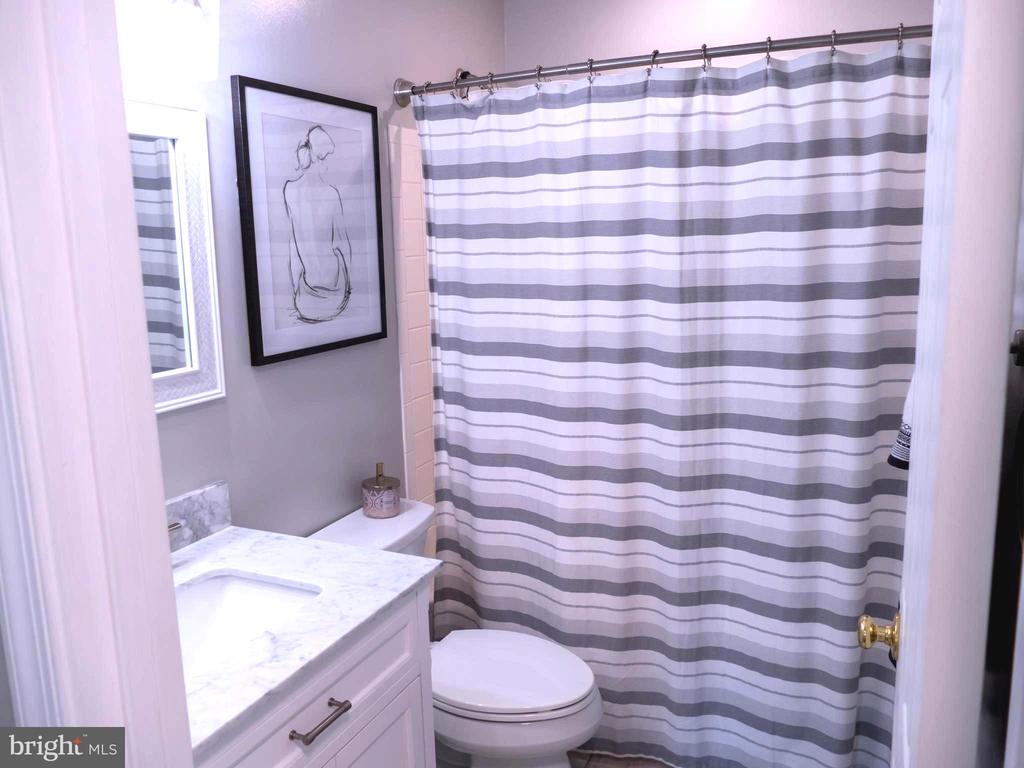 17 W VIOLETTE DRIVE