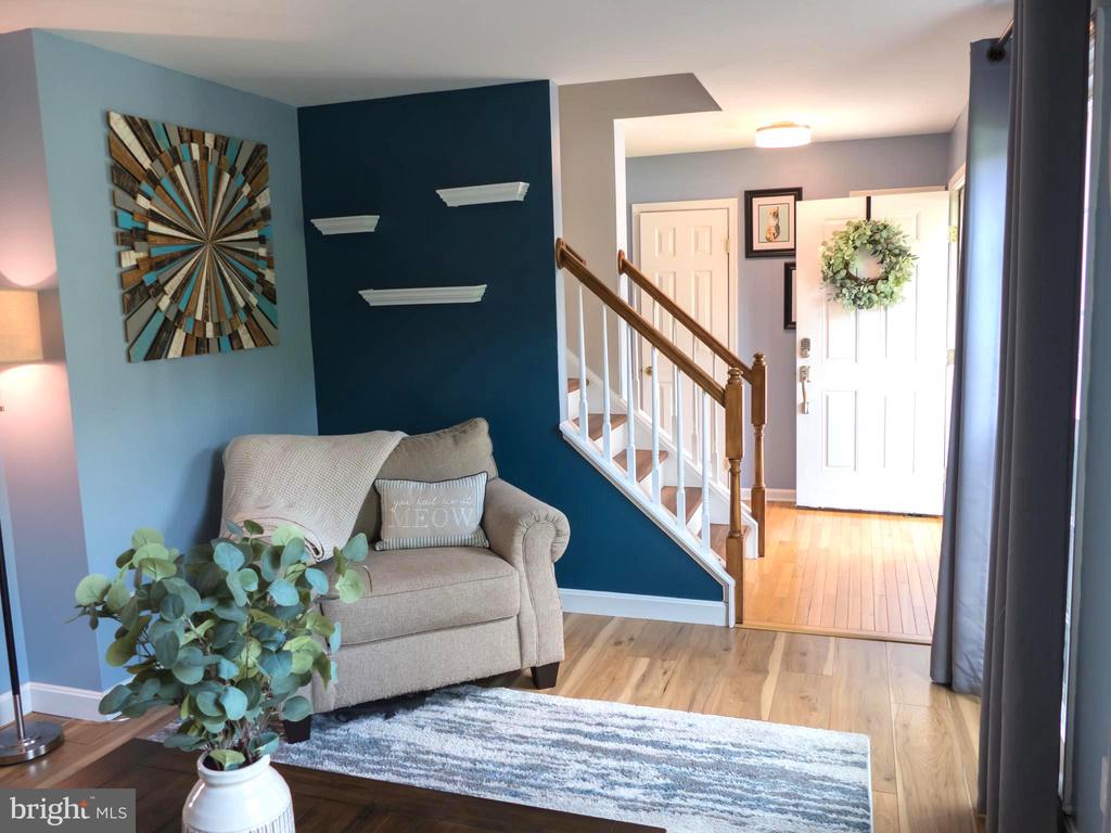17 W VIOLETTE DRIVE