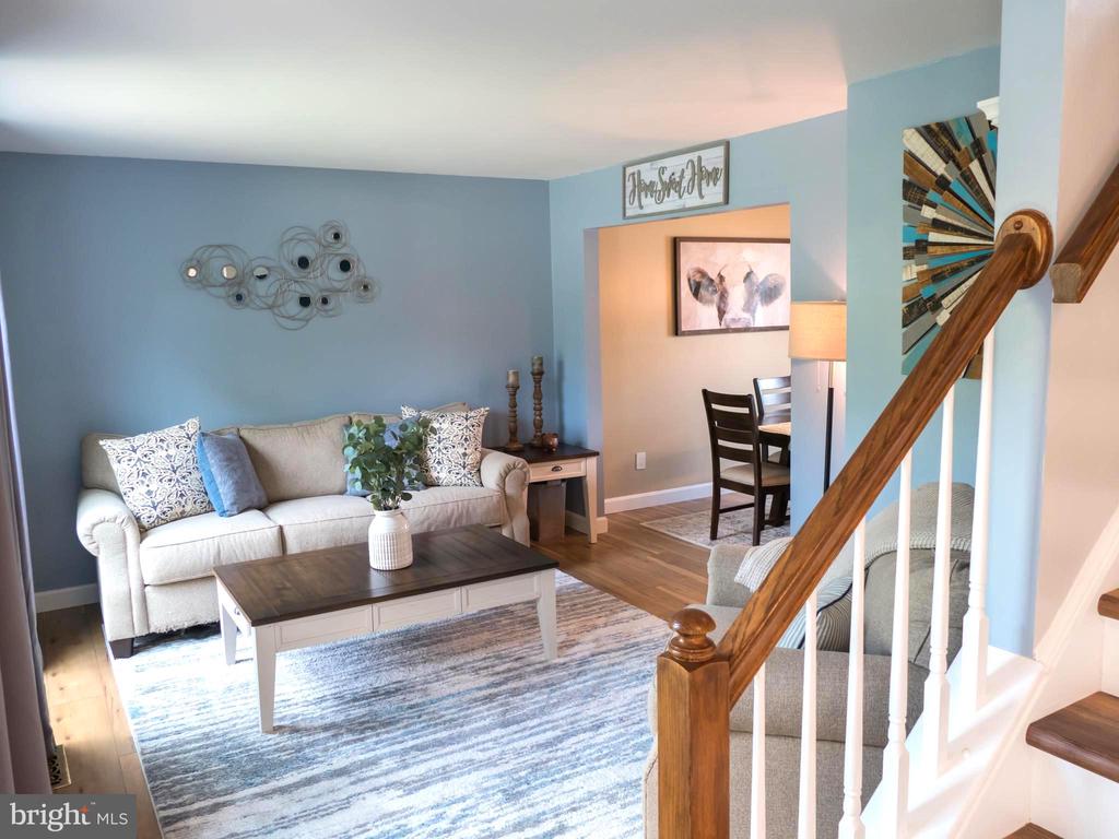 17 W VIOLETTE DRIVE