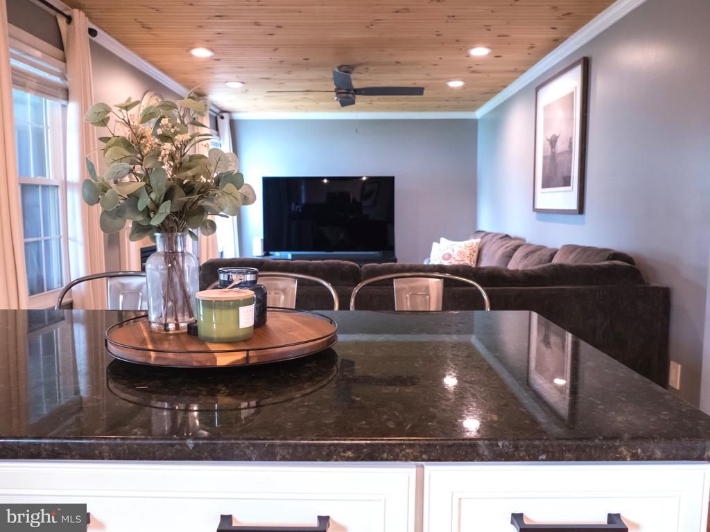 17 W VIOLETTE DRIVE