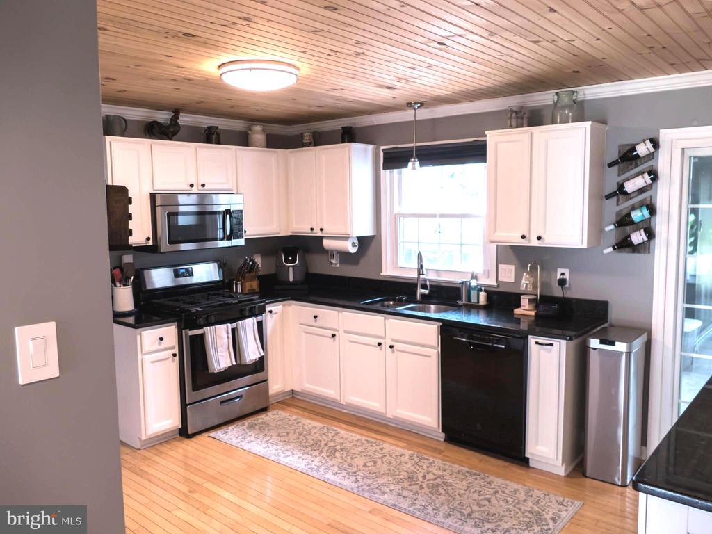 17 W VIOLETTE DRIVE