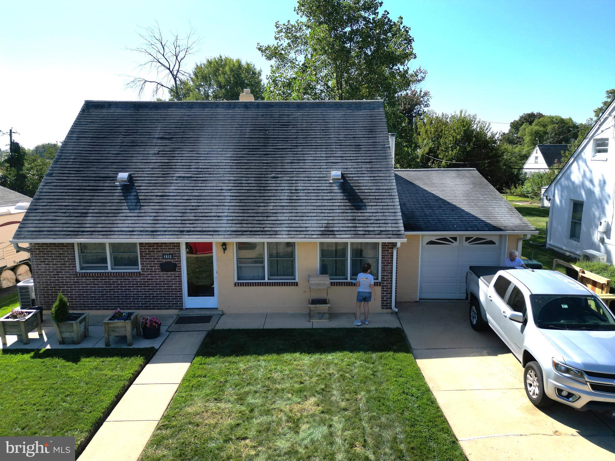 1512 FAULKLAND ROAD
