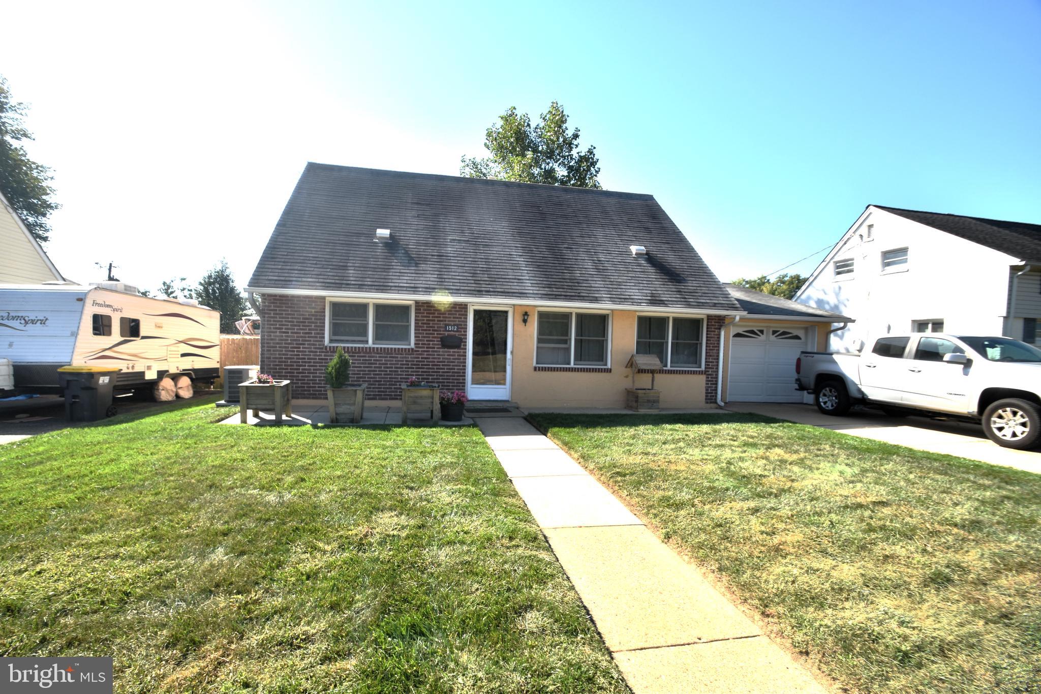 1512 FAULKLAND ROAD