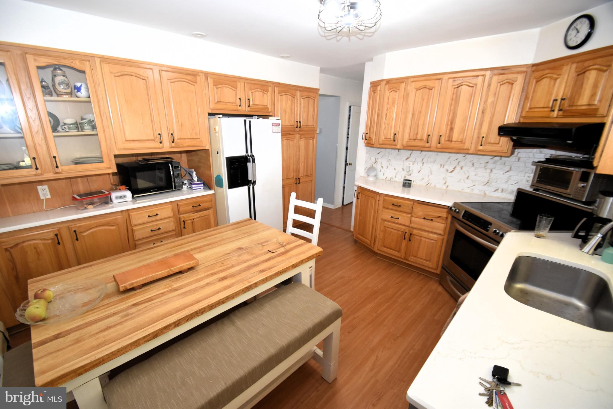 1512 FAULKLAND ROAD