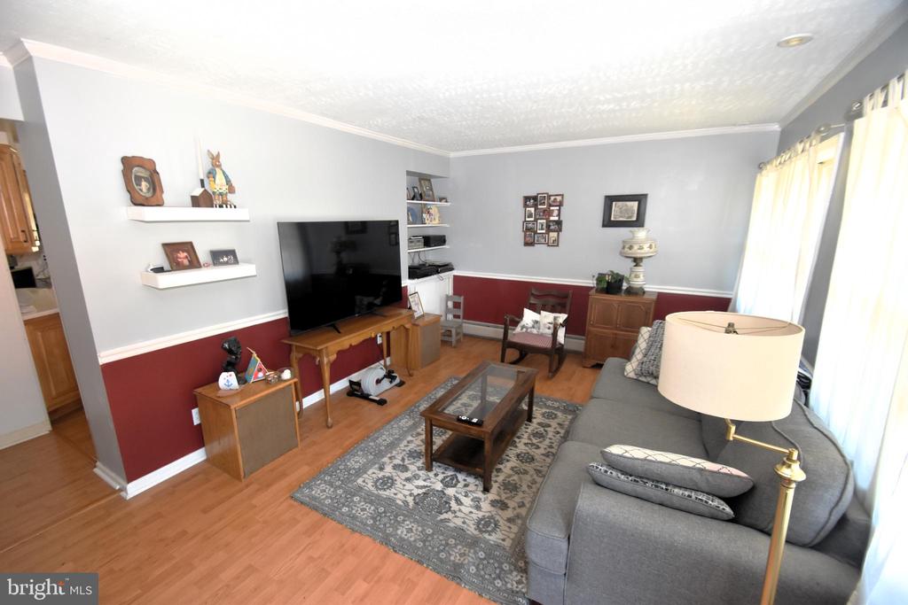 1512 FAULKLAND ROAD