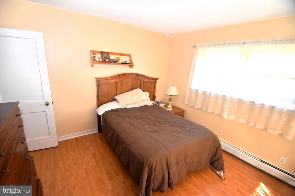 1512 FAULKLAND ROAD
