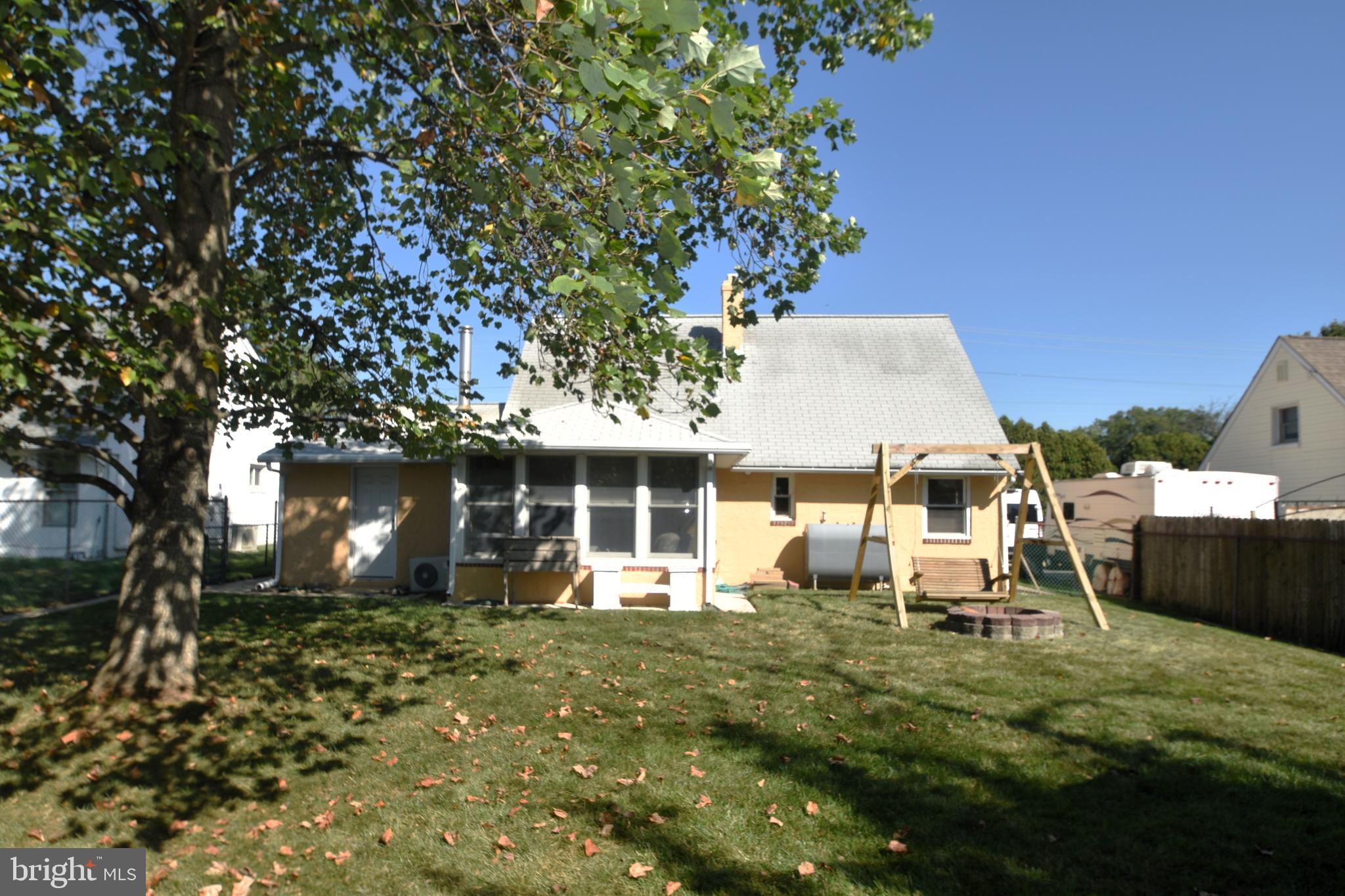 1512 FAULKLAND ROAD