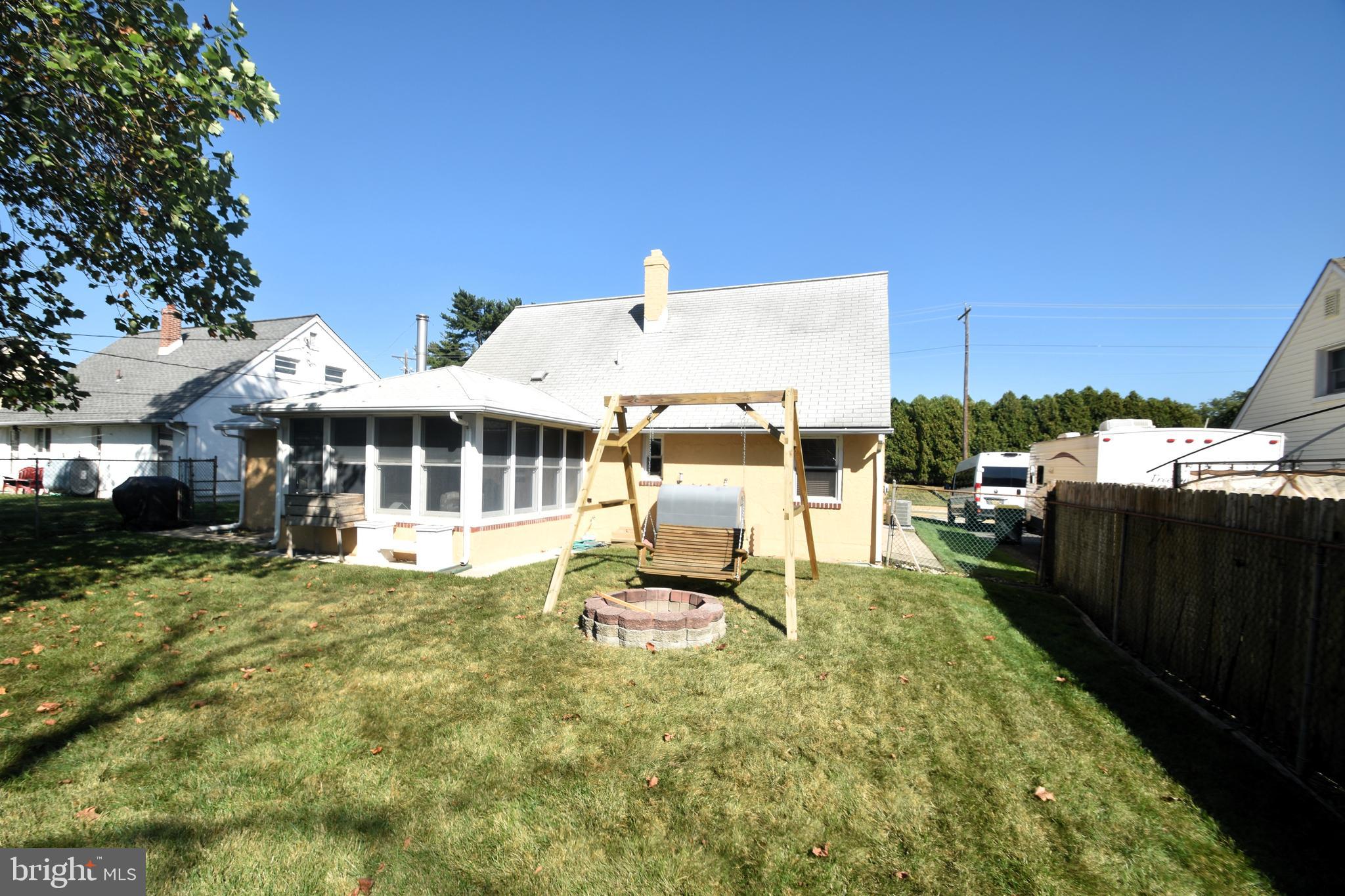 1512 FAULKLAND ROAD