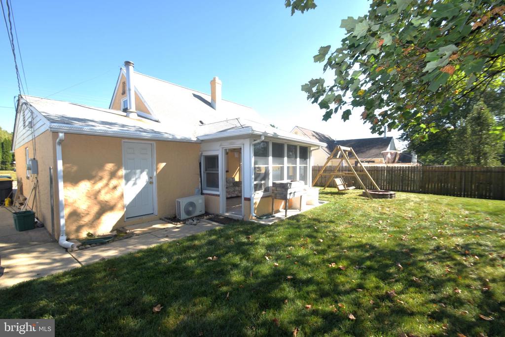 1512 FAULKLAND ROAD