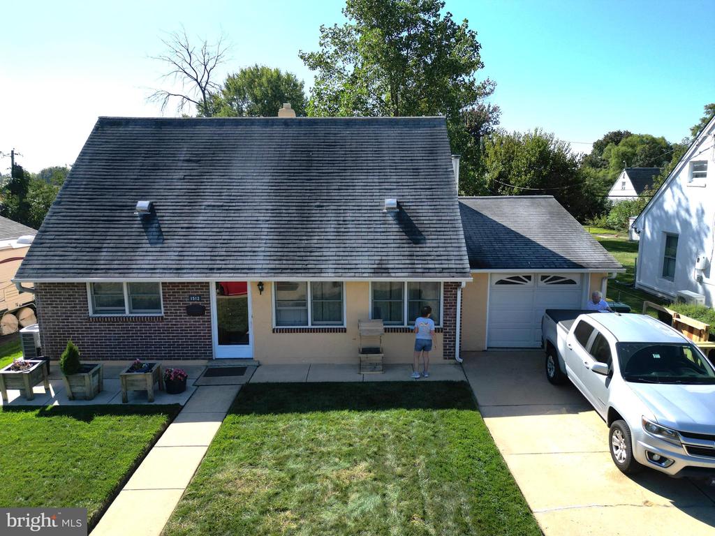 1512 FAULKLAND ROAD
